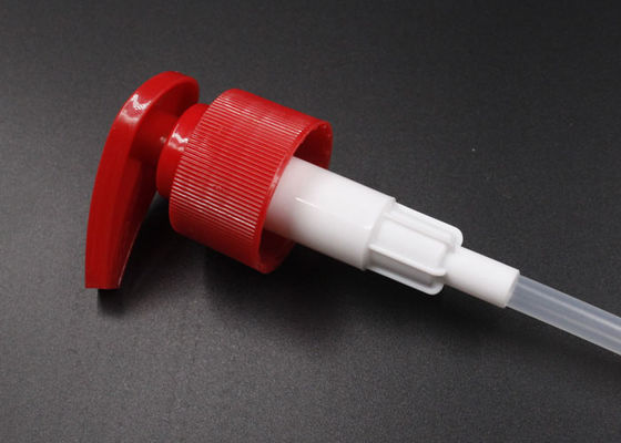 O vermelho engarrafa 25/410 de bomba cosmética do distribuidor