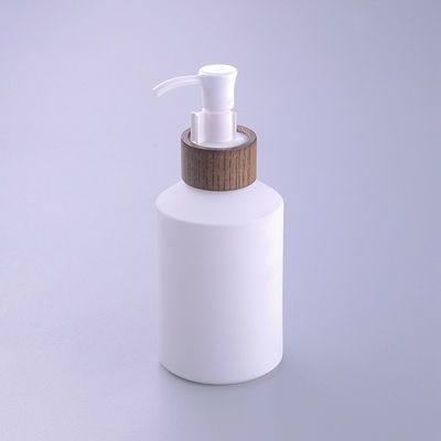 o ombro 200ml oblíquo revestiu os frascos cosméticos de bambu do vidro branco com o tampão de madeira