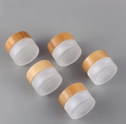 O cosmético vazio redondo de vidro range o empacotamento cosmético de bambu natural do recipiente