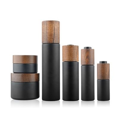 Tampão de bambu de madeira desenvolvido novo em volta de Violet Glass Bottle escura com bomba da loção