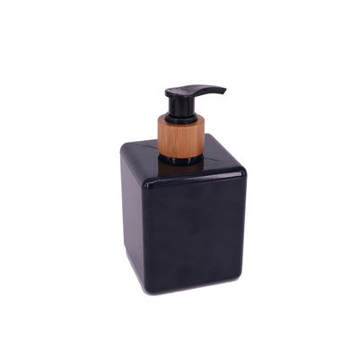 garrafa quadrada preta do banho do champô 250ml com as garrafas plásticas do limpador de bambu da bomba