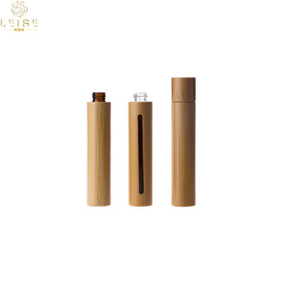 Garrafa de vidro cosmética natural do óleo essencial com o rolo de bambu real do metal do tampão
